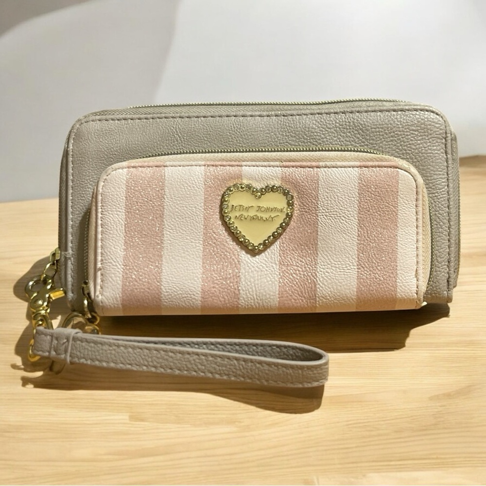 Betsy Johnson Two toned wallet